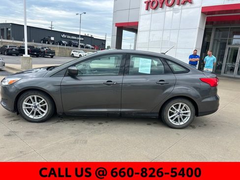 Used 2018 Ford Focus SE FWD image 9