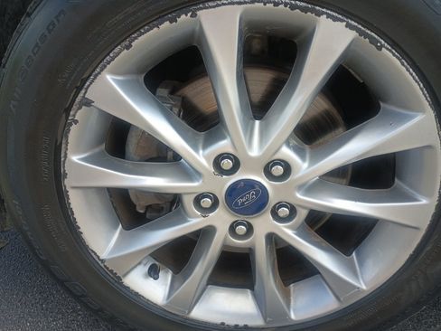 Used 2017 Ford Fusion SE w/ Fusion SE Technology Package FWD image 13