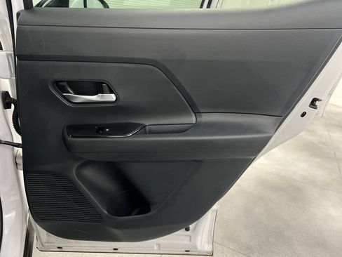 Used 2025 Nissan Kicks SV AWD/4WD image 25
