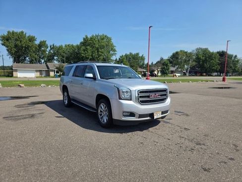 Used 2018 GMC Yukon XL SLT w/ Open Road Package AWD/4WD image 2