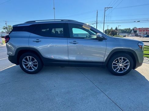 Used 2023 GMC Terrain SLT w/ Infotainment Package II FWD image 8