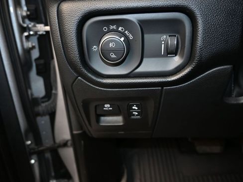 Used 2022 RAM 1500 Big Horn AWD/4WD image 12