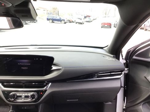 Used 2025 Buick Envista Sport Touring FWD image 34