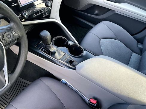 Used 2020 Toyota Camry LE image 13