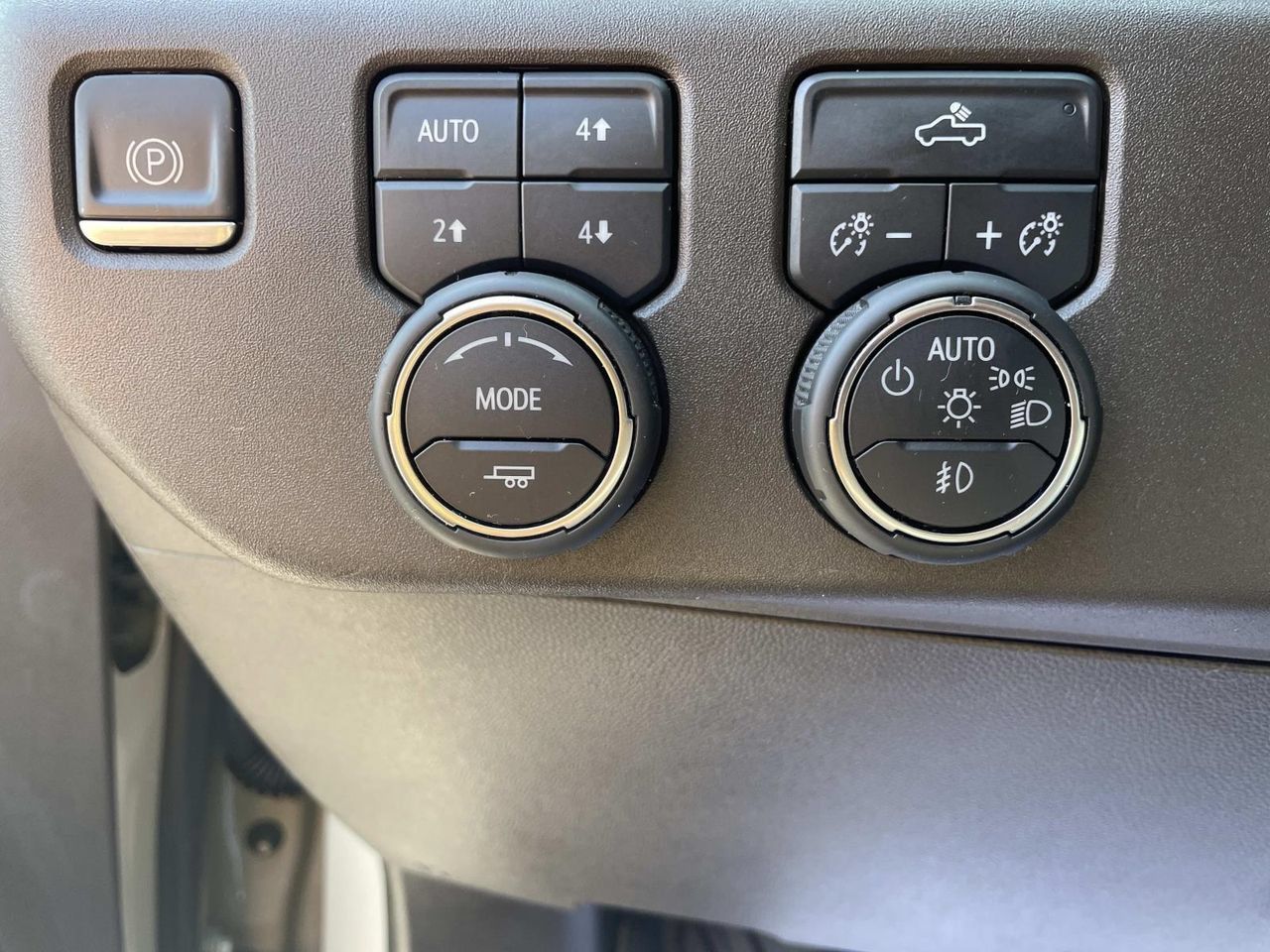 Used 2023 Chevrolet Silverado 1500 LT Trail Boss w/ Protection Package AWD/4WD image 18
