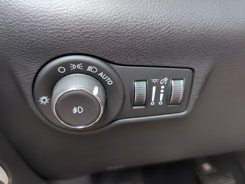 Used 2022 Jeep Compass Limited w/ Elite Group AWD/4WD image 16