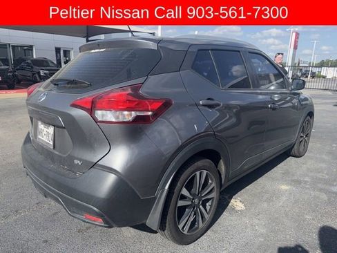 Used 2018 Nissan Kicks SV image 3