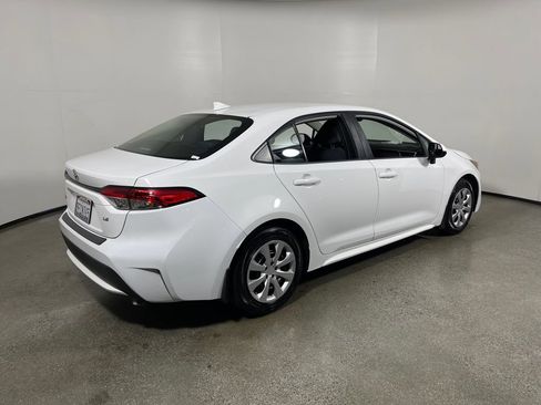 Certified 2020 Toyota Corolla LE FWD image 3