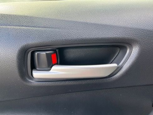 Used 2020 Toyota Corolla LE FWD image 15