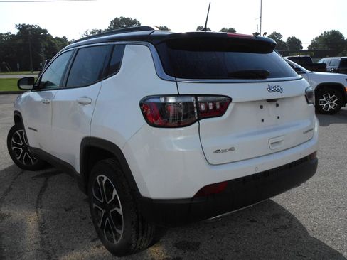 Used 2023 Jeep Compass Limited AWD/4WD image 4