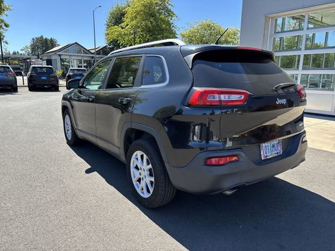 Used 2014 Jeep Cherokee Latitude FWD image 3