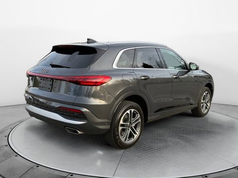 Certified 2025 Audi Q5 Premium w/ Convenience Package image 7