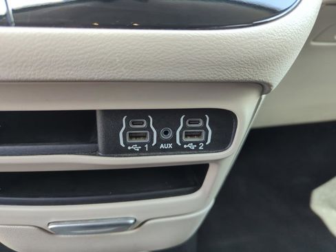 Used 2023 Chrysler Voyager LX FWD image 33
