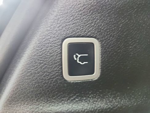 Used 2025 Chrysler Pacifica Select FWD image 52