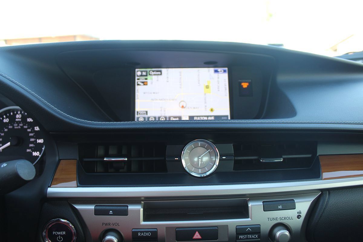 Used 2015 Lexus ES 300h w/ Navigation System Package FWD image 29