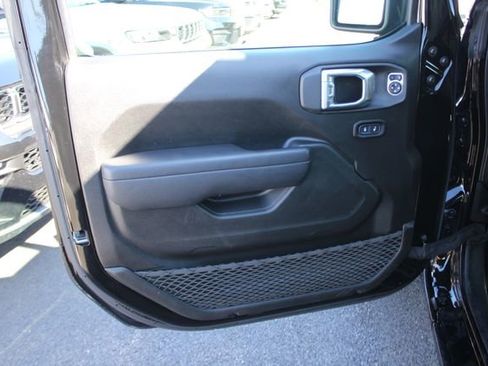 Used 2022 Jeep Wrangler Sport S image 19