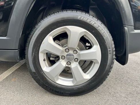 Used 2019 Jeep Compass Latitude w/ Cold Weather Group AWD/4WD image 12