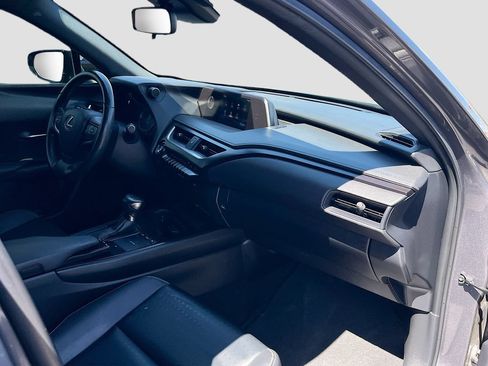 Used 2022 Lexus UX 200 FWD image 27