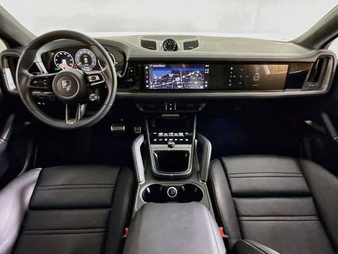 Certified 2025 Porsche Cayenne Turbo AWD/4WD image 11