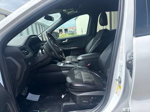 Used 2023 Ford Escape ST-Line AWD/4WD image 3