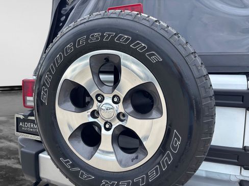 Used 2017 Jeep Wrangler Sahara w/ Connectivity Group AWD/4WD image 52