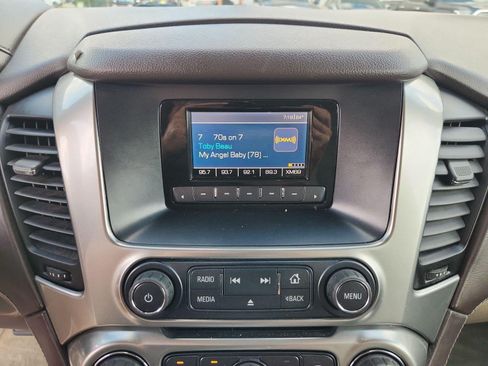 Used 2015 Chevrolet Suburban LS RWD image 5