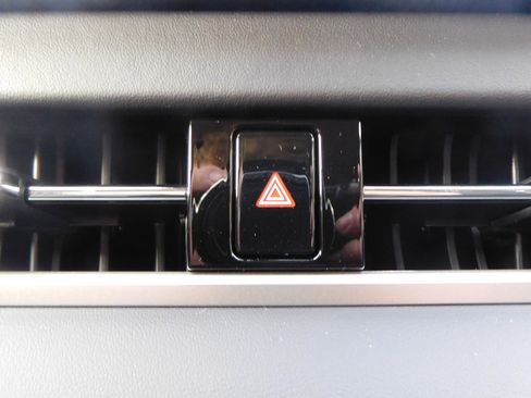 New 2025 Mitsubishi Outlander SE image 26