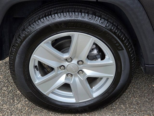 Used 2022 Jeep Compass Latitude FWD image 13