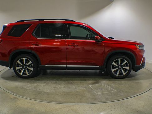 Used 2025 Honda Pilot Touring image 7