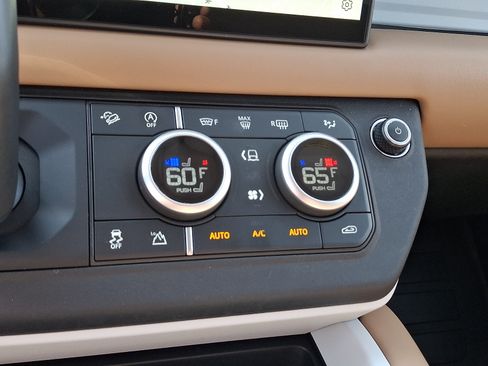 Used 2025 Land Rover Defender 110 S AWD/4WD image 14