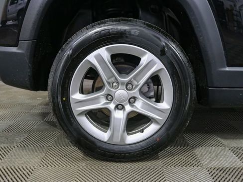 Used 2023 Jeep Compass Latitude w/ Convenience Group AWD/4WD image 17