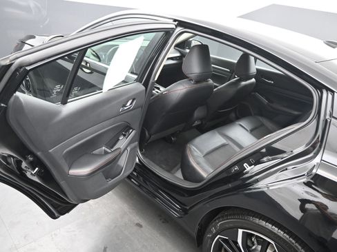 Used 2024 Nissan Altima 2.5 SR FWD image 14