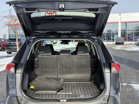 Used 2022 Toyota RAV4 XLE image 20