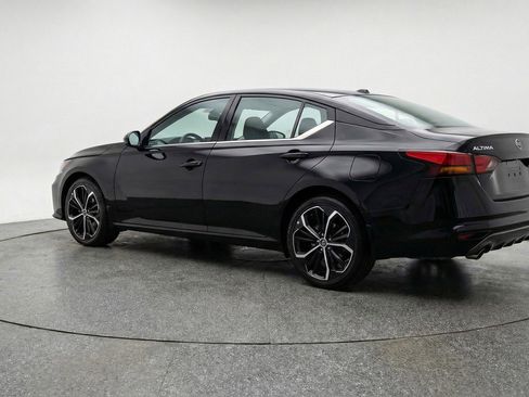 Used 2025 Nissan Altima 2.5 SR FWD image 6