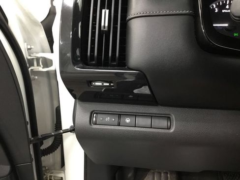 Used 2022 Nissan Pathfinder SV AWD/4WD image 13