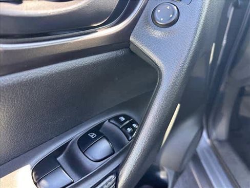 Used 2022 Nissan Rogue Sport S image 14