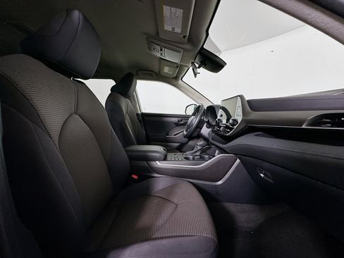 Used 2023 Toyota Highlander LE image 32