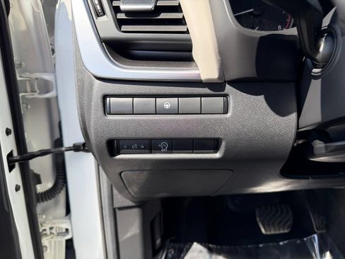 Used 2023 Nissan Rogue SV FWD image 17