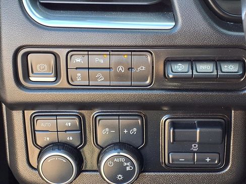 Used 2021 Chevrolet Tahoe High Country w/ Premium Package image 14