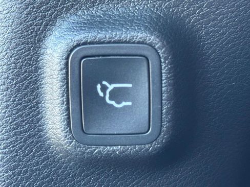 Used 2020 Jeep Cherokee Limited image 35