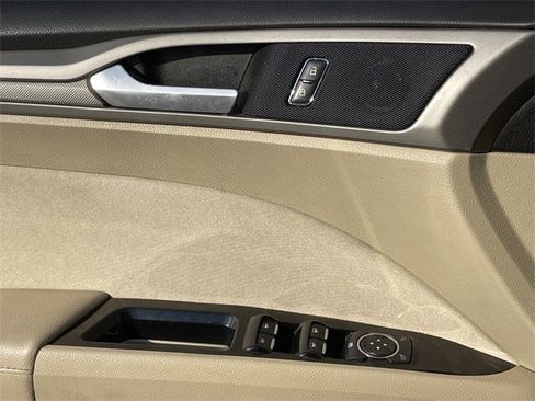 Used 2014 Ford Fusion SE image 20