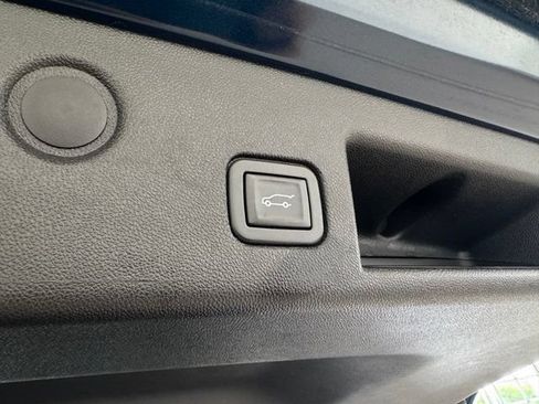 Used 2021 Chevrolet Equinox LT AWD/4WD image 42