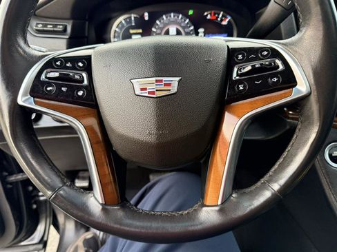 Used 2017 Cadillac Escalade Luxury AWD/4WD image 32