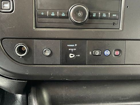 Certified 2021 Chevrolet Express 3500 w/ Driver Convenience Package RWD image 32