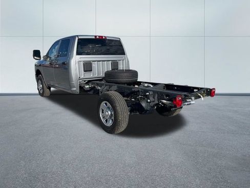 Used 2023 RAM 3500 Tradesman w/ Chrome Appearance Group AWD/4WD image 6