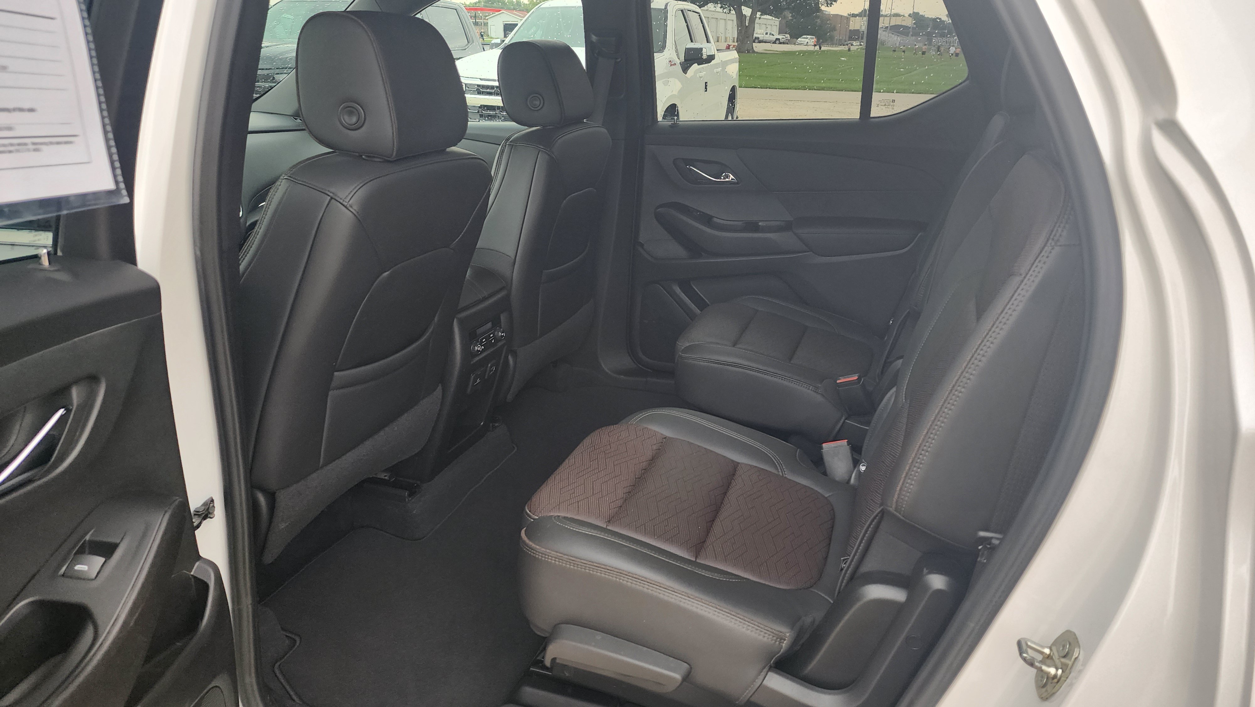 Used 2023 Chevrolet Traverse High Country AWD/4WD image 11
