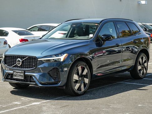 Used 2024 Volvo XC60 T8 Plus AWD/4WD image 3