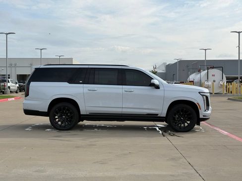 Certified 2026 Cadillac Escalade ESV Sport w/ LPO, ONYX Package AWD/4WD image 8