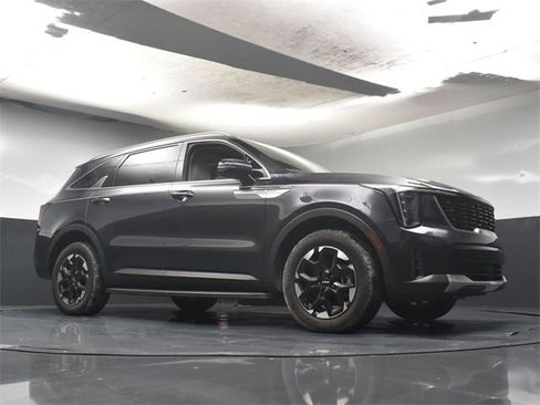 Certified 2025 Kia Sorento S w/ Panoramic Sunroof Package image 31