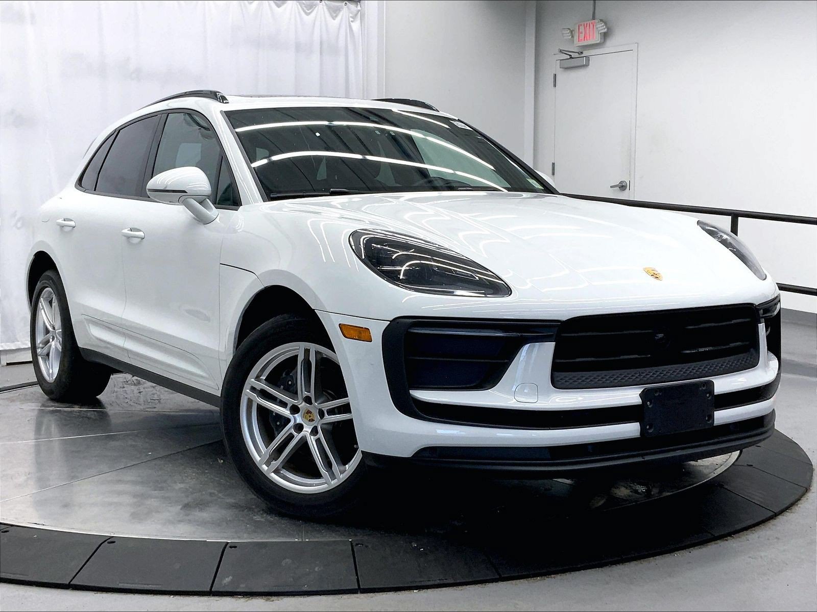 Certified 2023 Porsche Macan AWD/4WD image 8